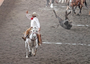 Charreada por nota de Tres Potrillos