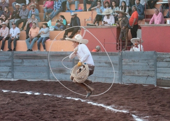 Con tres manganas a pie, Joel Gómez allanó el camino al triunfo de Grupo Xicuco
