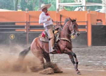 Juan Villaseñor abrió la cuenta de Tres Regalos "B" con esta cala de caballo de 37 puntos