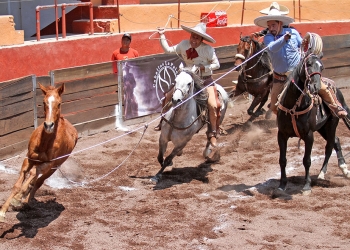 Mario Muñoz de Hacienda Tamariz fue el primer charro en esta edición 2022 en acertar sus tres manganas de cuenta