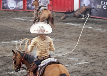 Óscar Pérez Lara, de Rancho El Pitayo, levantó a su equipo con dos manganas a caballo