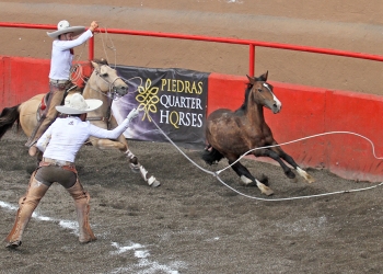 La charreada fue una feria de manganas, como las tres que agarró a pie Diego Ibarra de los Tres Potrillos
