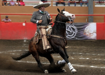 Alejandro Goñi abrió la cuenta de Rancho Las Cuatas con esta cala de caballo de 42 puntos