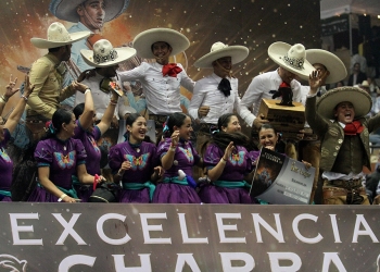 Los campeones celebrando, Tres Potrillos de Jalisco y la escaramuza Mexiquense RSJ