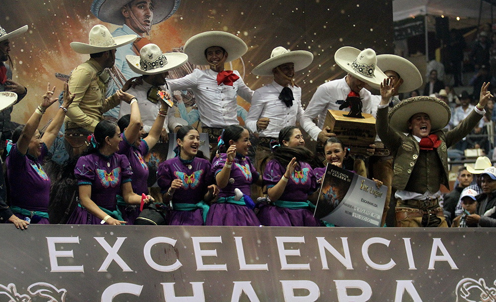 Los campeones celebrando, Tres Potrillos de Jalisco y la escaramuza Mexiquense RSJ