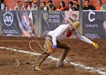 Francisco Cerón agarró dos de las cuatro manganas que le dieron el triunfo a Rancho La Biznaga
