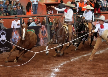 Jaime Michel cuajando sus tres manganas a pie para los Tres Regalos, catapultando al equipo hacia cuartos de final