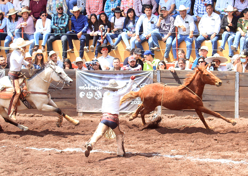 Isaac Padilla Aguillón emocionó a la afición hidalguense con sus tres manganas a pie para los Charros de Huichapan