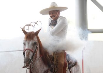 Juan Soltero adelantó temprano a Rancho 8A con sus dos piales en el lienzo