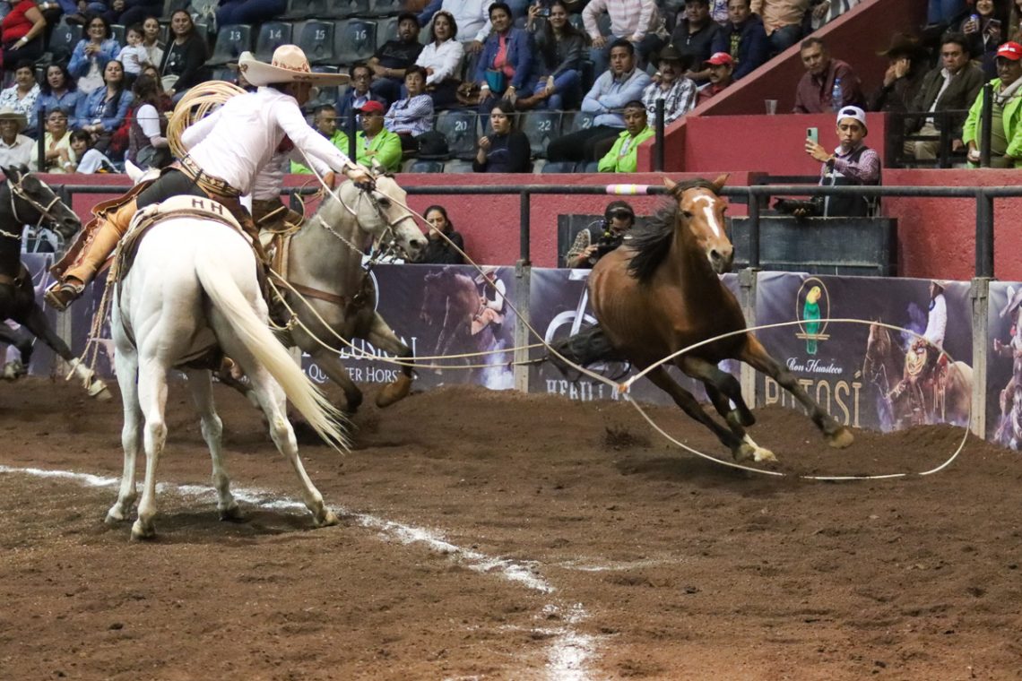 Luis Fernando Pérez metió las tres manganas a caballo y potenció la victoria de Charros de Huichapan