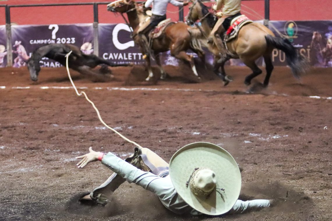 Con el tirón del ahorcado, Herón López cosechó sus tres manganas a pie y lideró la victoria de San Miguel Tlalixtac