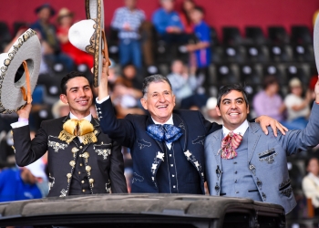 Emotiva imagen de júbilo en los representantes de los tres equipos, todos rebasaron los 400 puntos