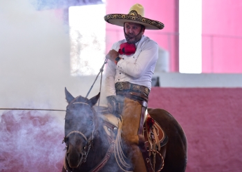 Juan Pablo Franco Barba encabezó el fogonear de Grupo Violante, con dos piales en el lienzo