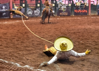 Juan Treviño cuajó sus tres manganas a pie con el tirón del ahorcado para Ignacio León Ornelas "Fundadores"