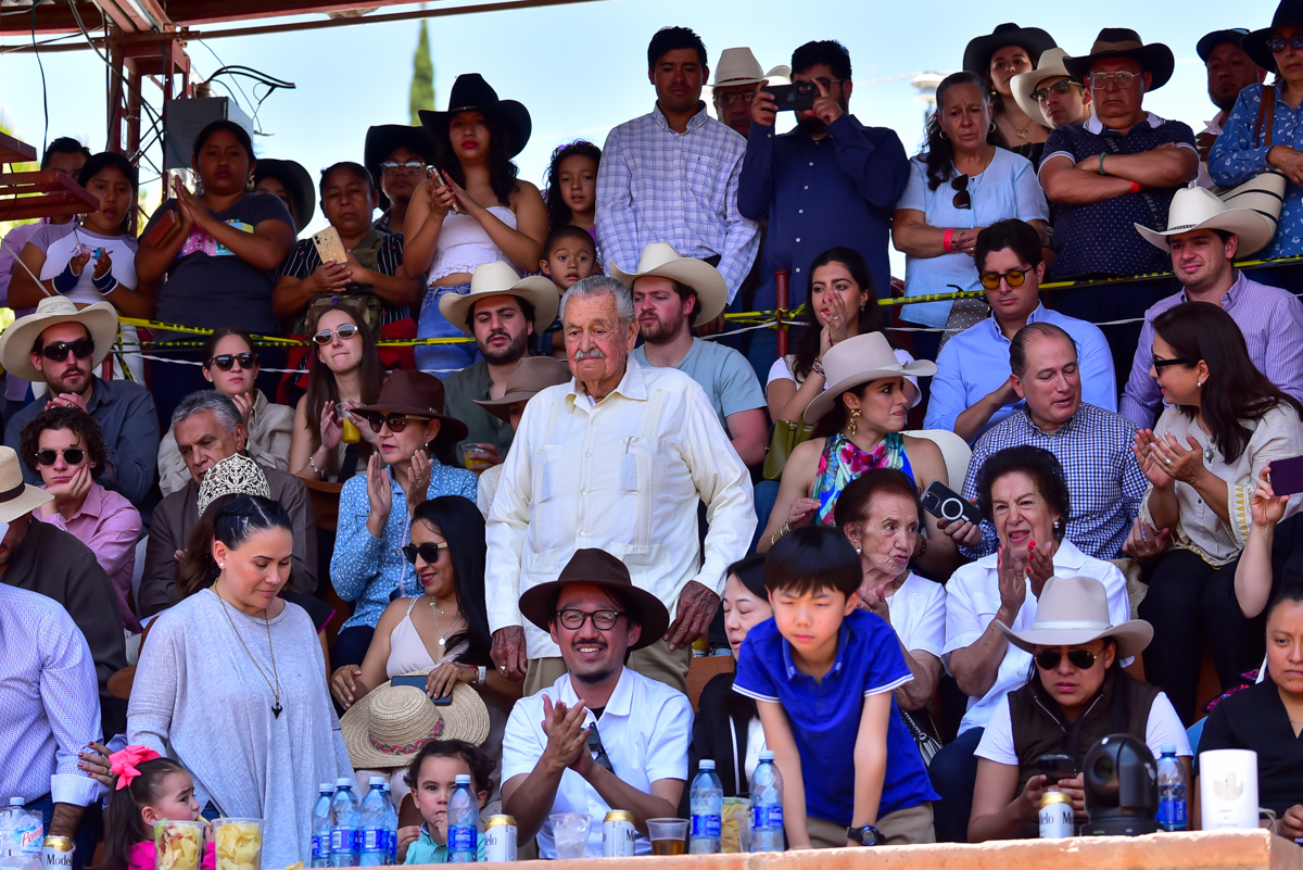 Antes de iniciar esta primera charreada dominical se le realizó un homenaje a don Francisco Rougón y Camacho