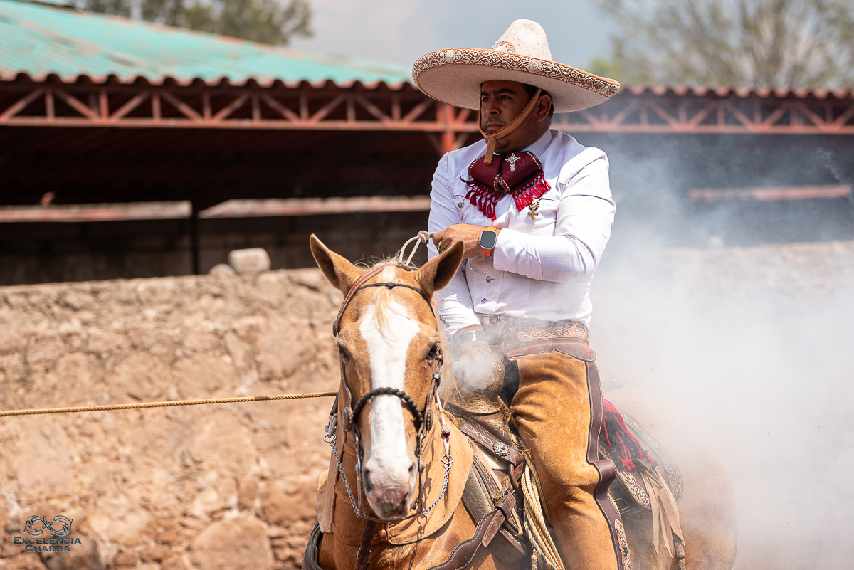 Enrique Ramírez Pulido, de Tres Regalos "Ixtul", cooperó con dos aciertos a la feria de piales de esta competencia vespertina