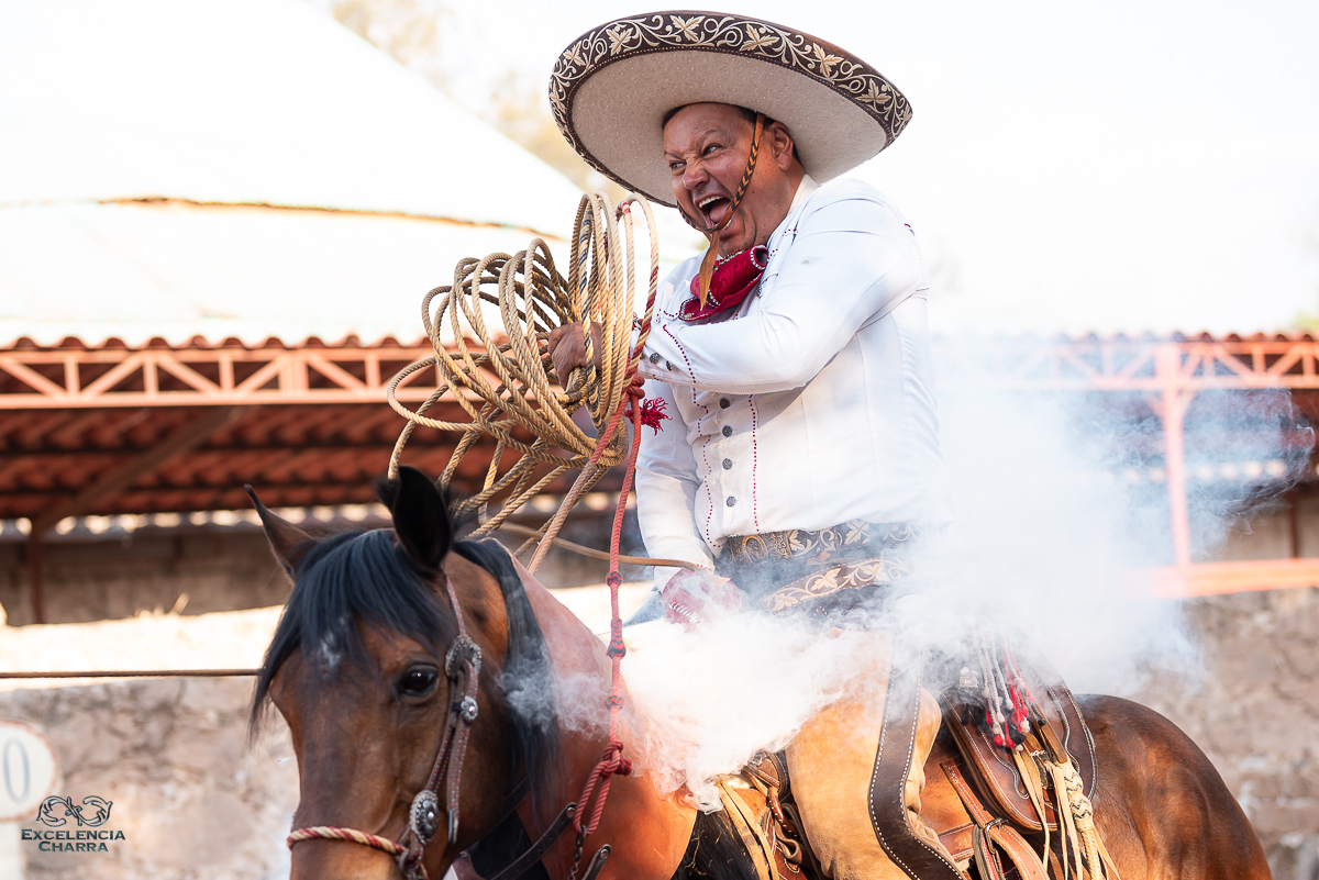 Emocionante el pial en el lienzo que chorreó y consumó Héctor Cadena, de Tlalixtac de Oaxaca