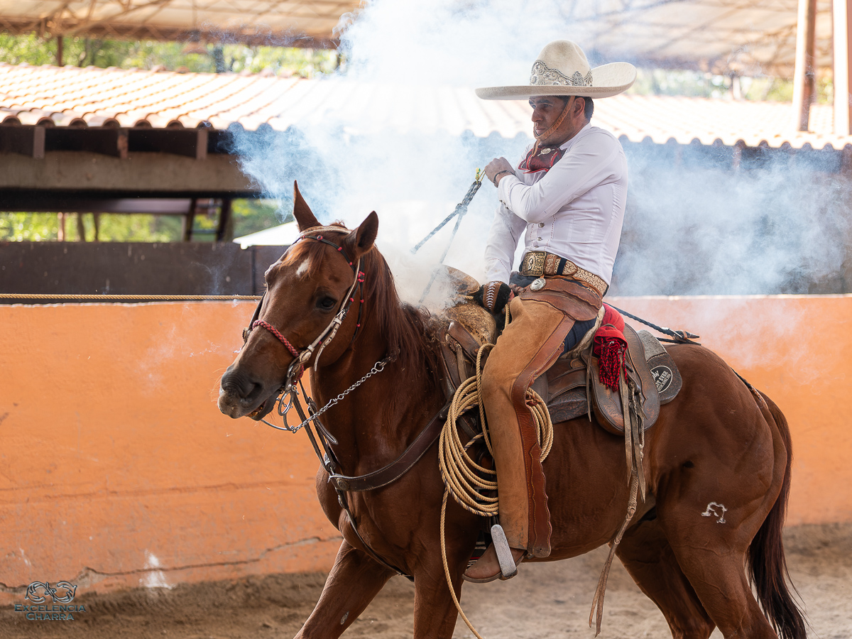 Joel Romero puso los primeros puntos buenos de los Regionales de Texcoco "B" con dos piales en el lienzo