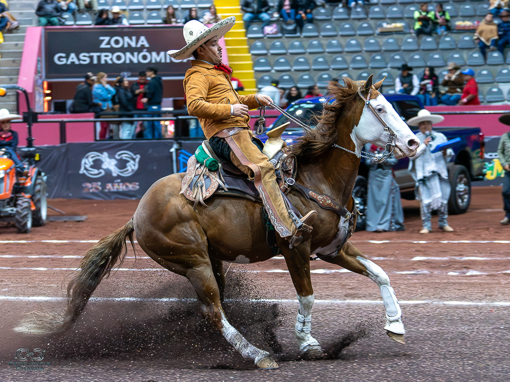 Jonathan Villicaña comenzó la labor de Tlalixtac con su cala de caballo de 37 puntos