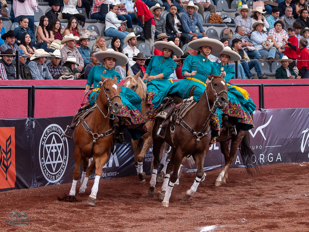 En ejecución la escaramuza capitalina Espuela Guadalupana del Peñón en el segundo duelo de este viernes